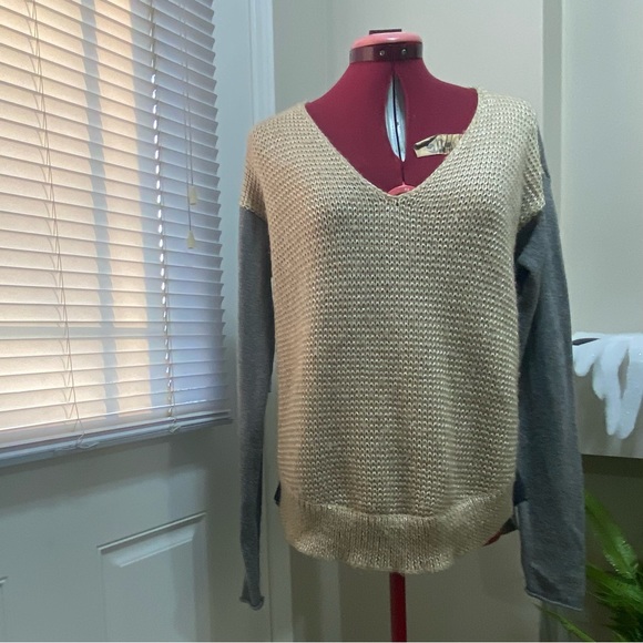 Rachel Roy women brown, black, grey polyester blend v neck sweater. Size S. Used - Picture 9 of 9